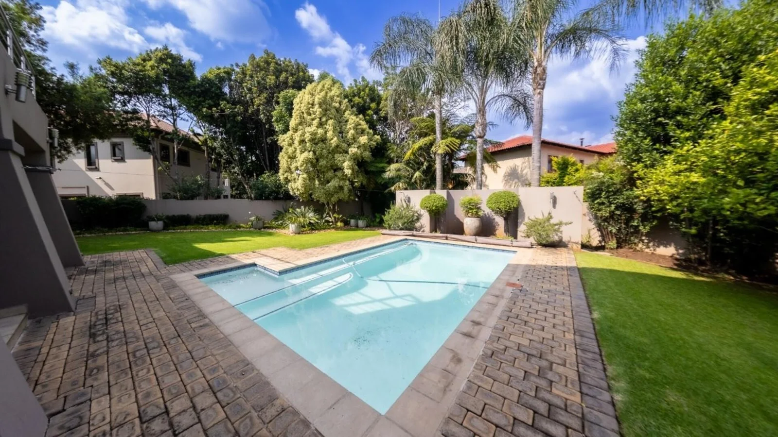 MODERN HOME WITH BESPOKE KITCHEN FOR BUSY FAMILIES<br/>