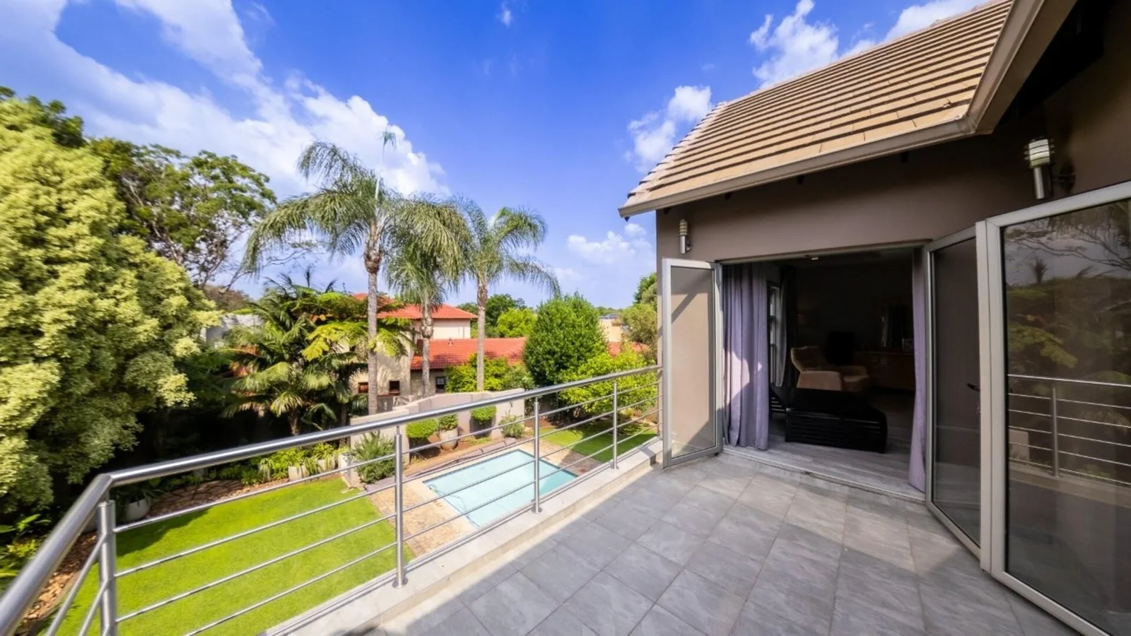 MODERN HOME WITH BESPOKE KITCHEN FOR BUSY FAMILIES<br/>