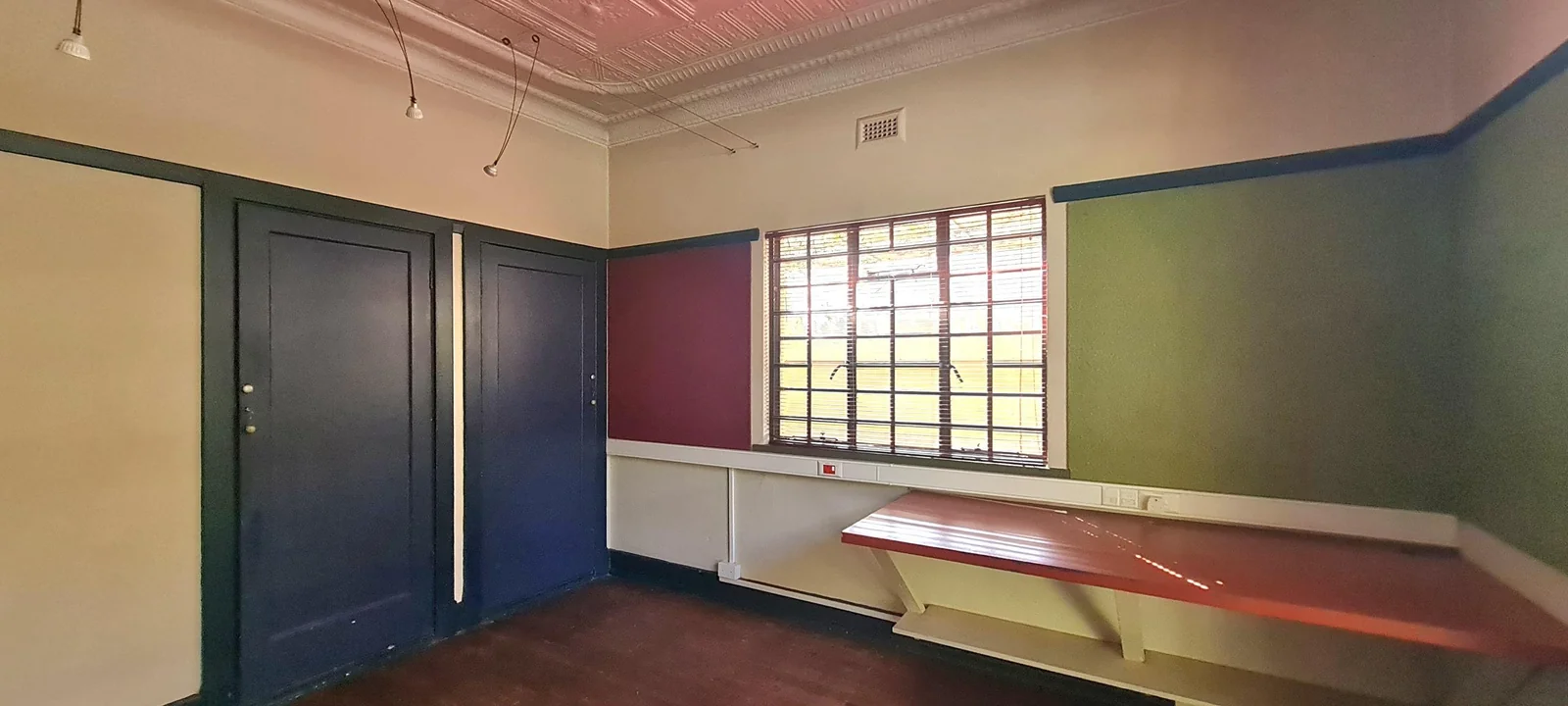 Prime property with ideal location for offices in Menlo Park