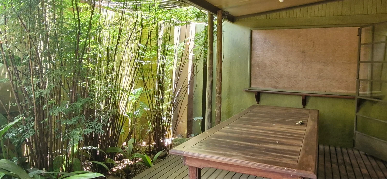 Prime property with ideal location for offices in Menlo Park