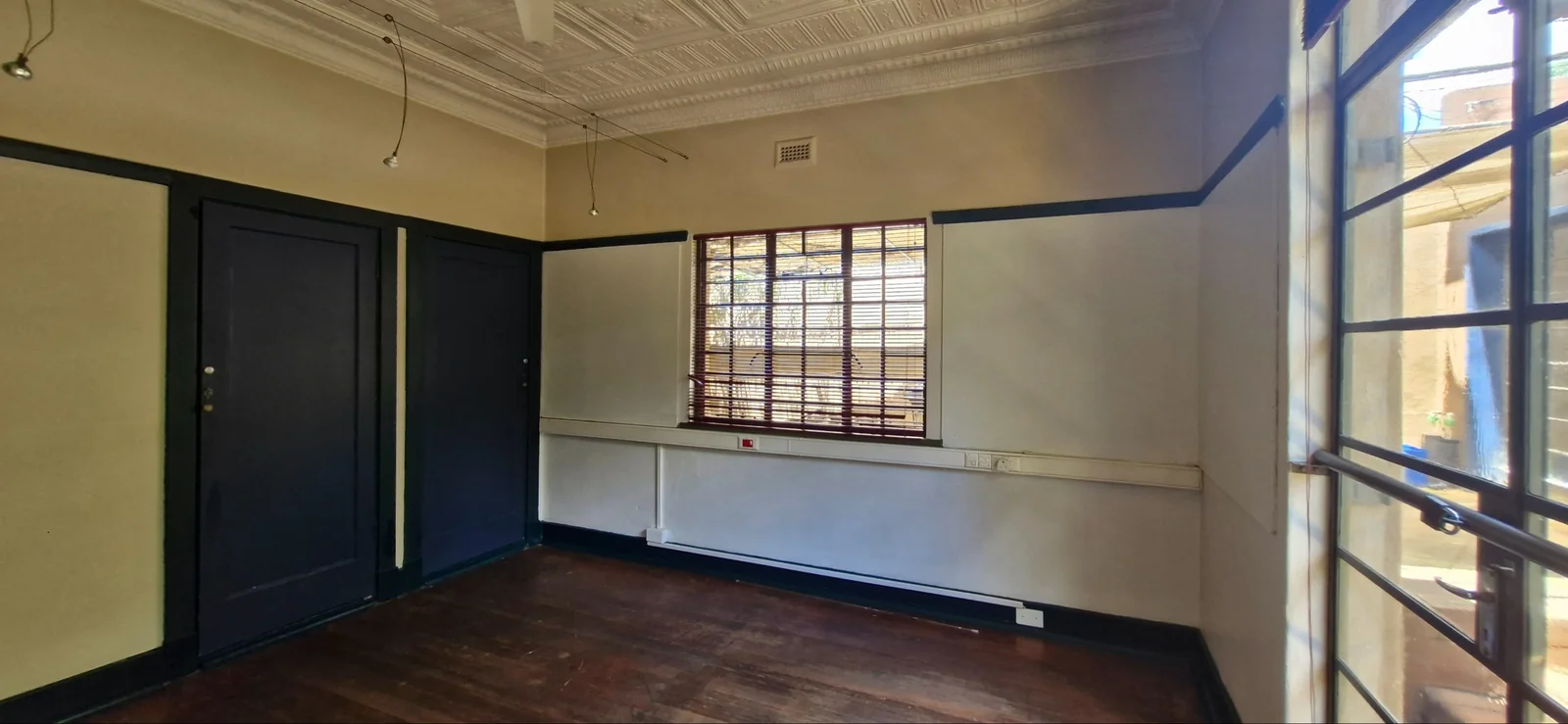 Prime property with ideal location for offices in Menlo Park