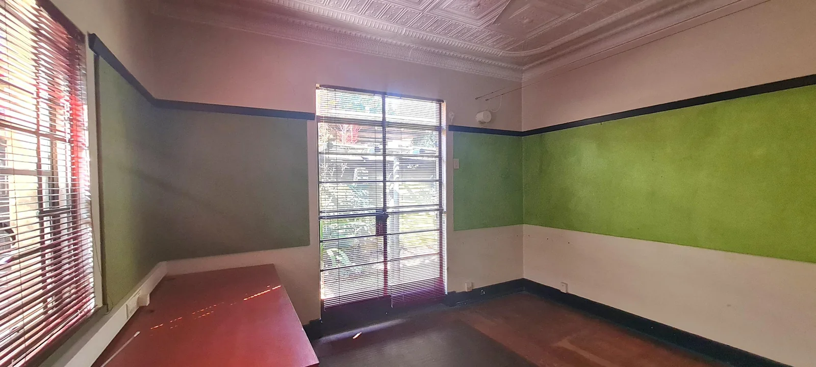 Prime property with ideal location for offices in Menlo Park