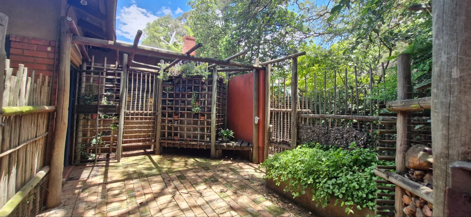 Prime property with ideal location for offices in Menlo Park