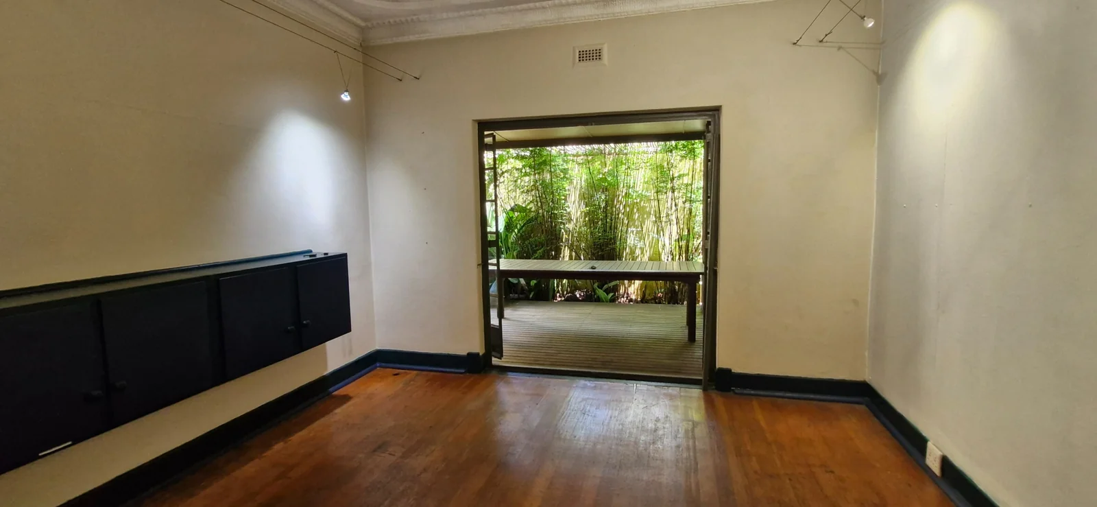 Prime property with ideal location for offices in Menlo Park