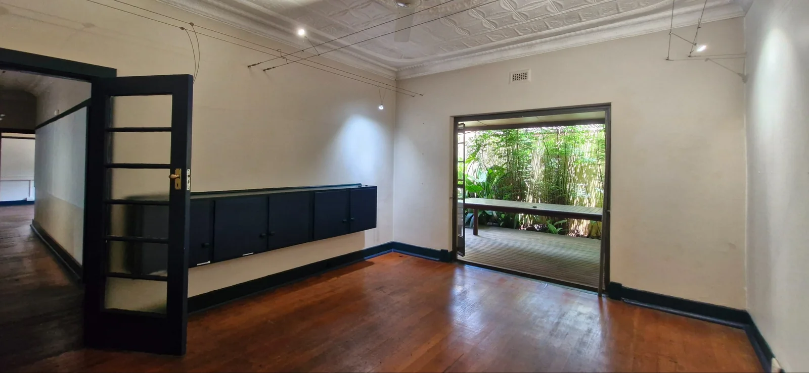 Prime property with ideal location for offices in Menlo Park