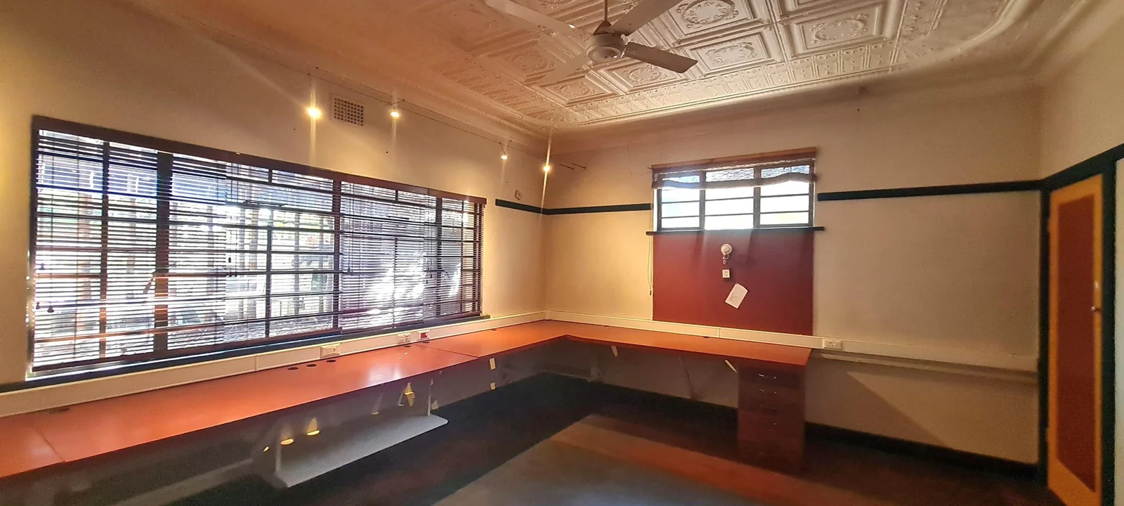 Prime property with ideal location for offices in Menlo Park