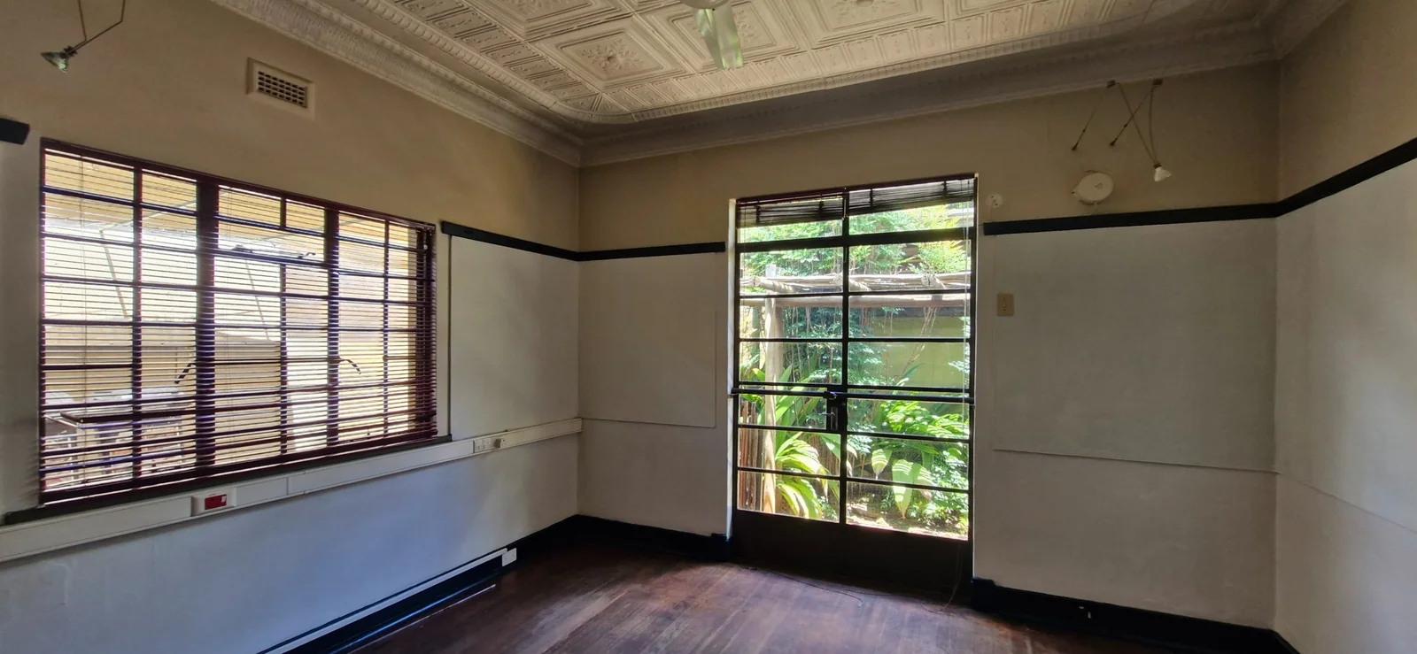 Prime property with ideal location for offices in Menlo Park