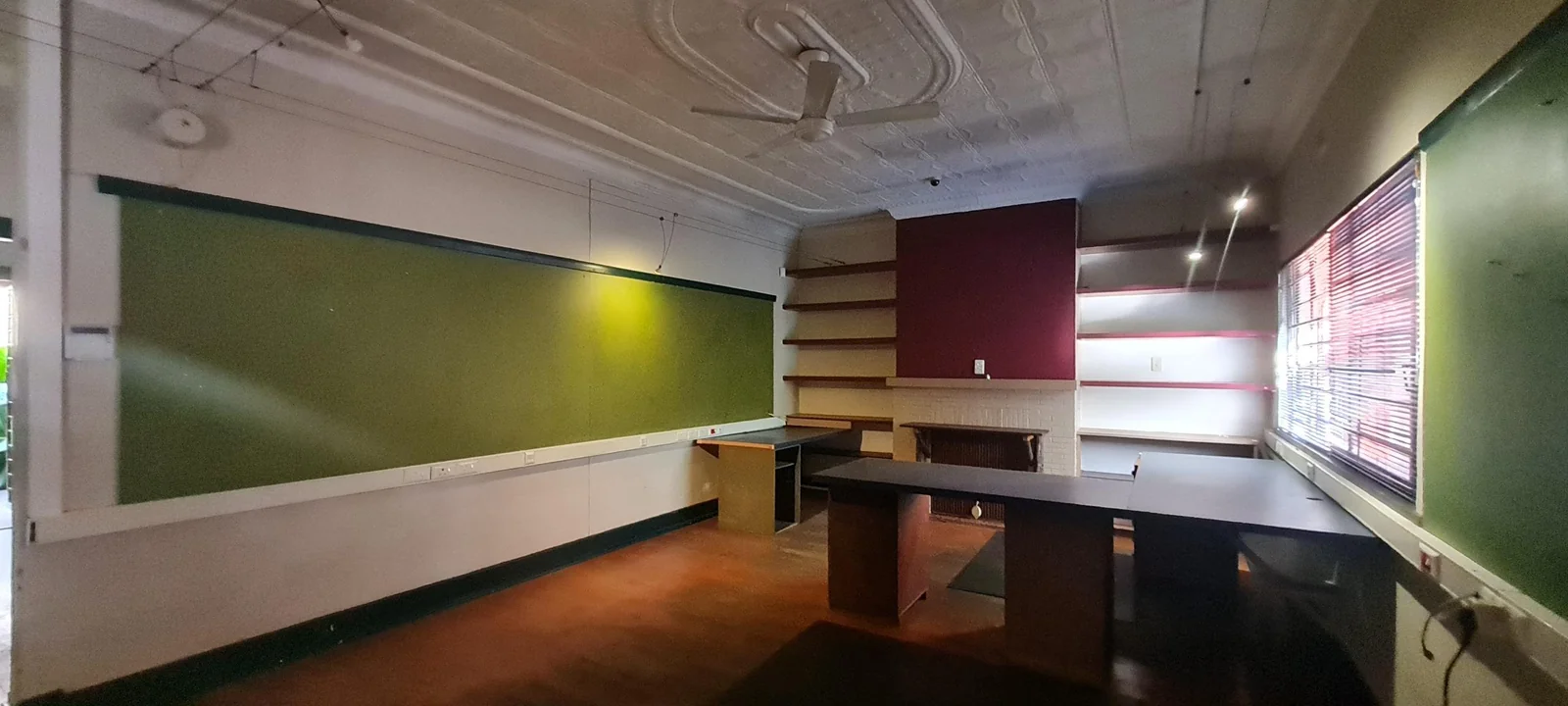 Prime property with ideal location for offices in Menlo Park