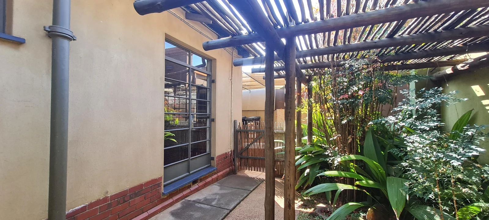 Prime property with ideal location for offices in Menlo Park