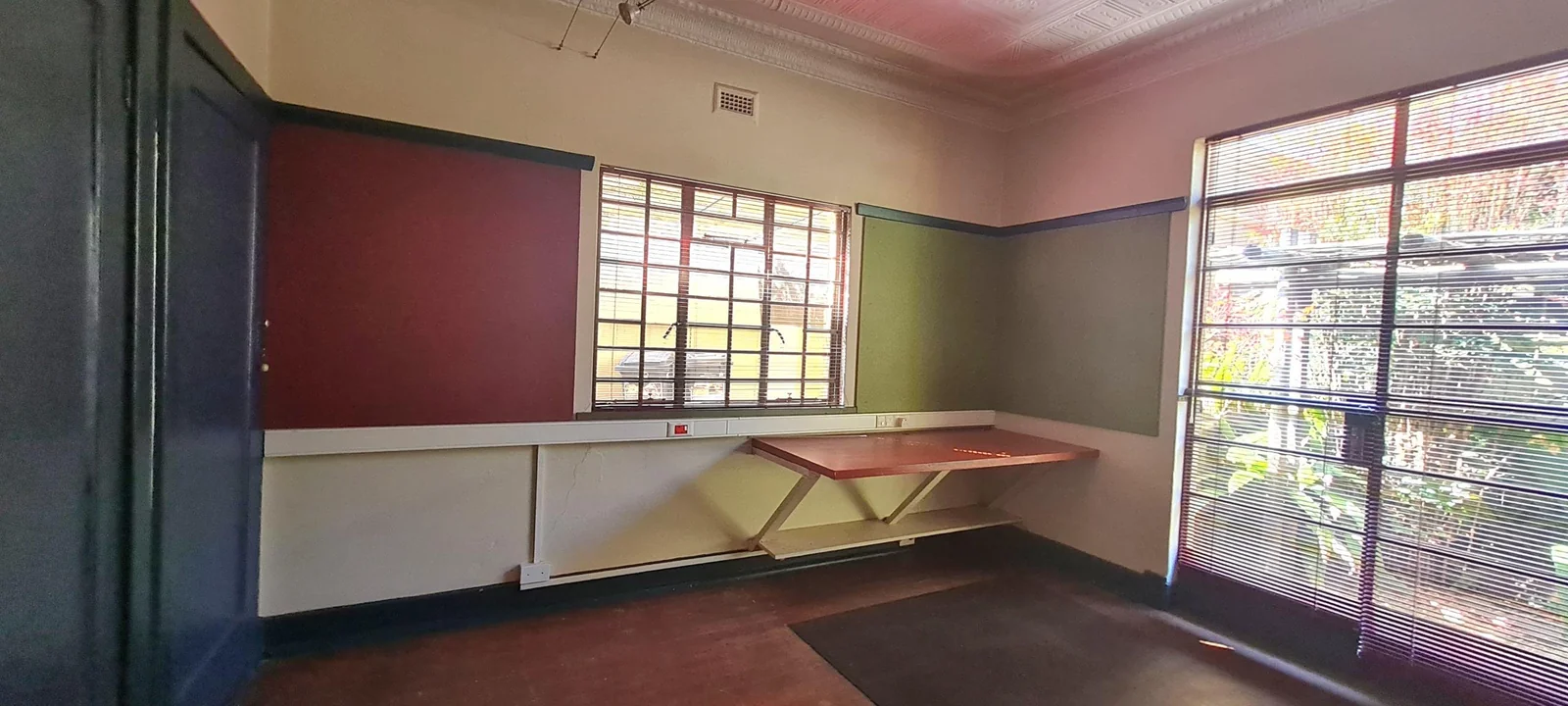 Prime property with ideal location for offices in Menlo Park