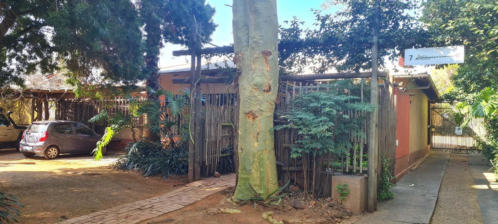 Prime property with ideal location for offices in Menlo Park