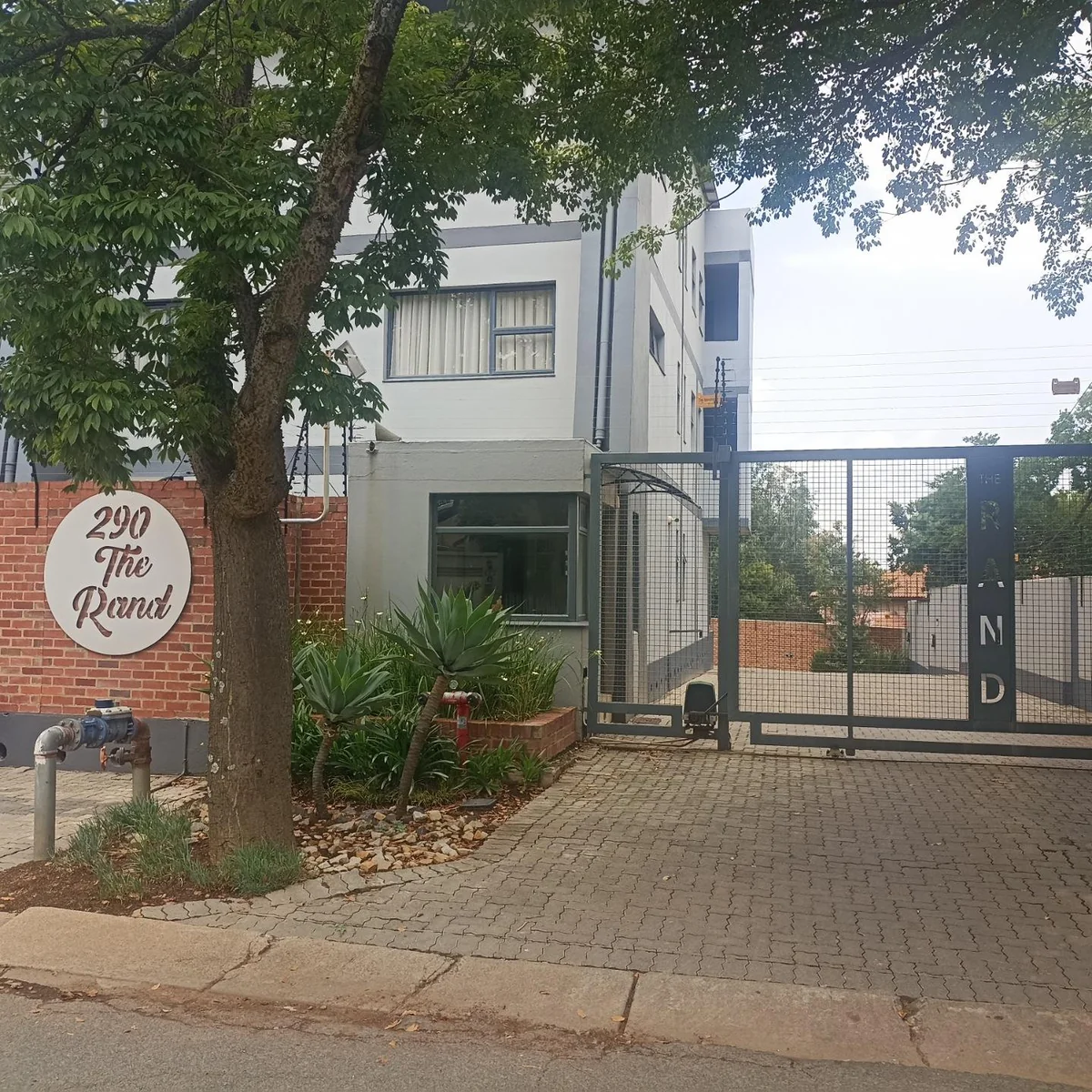 Luxury Apartment for To Let in Menlo Park!