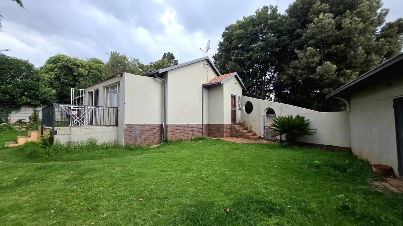 A Peaceful Family Retreat on a Large Stand in Popular Terenure<br/><br/>