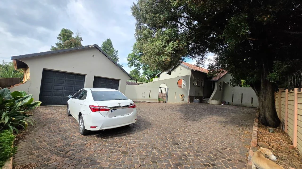 A Peaceful Family Retreat on a Large Stand in Popular Terenure<br/><br/>