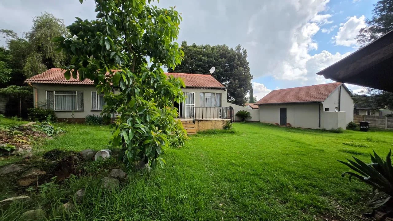 A Peaceful Family Retreat on a Large Stand in Popular Terenure<br/><br/>