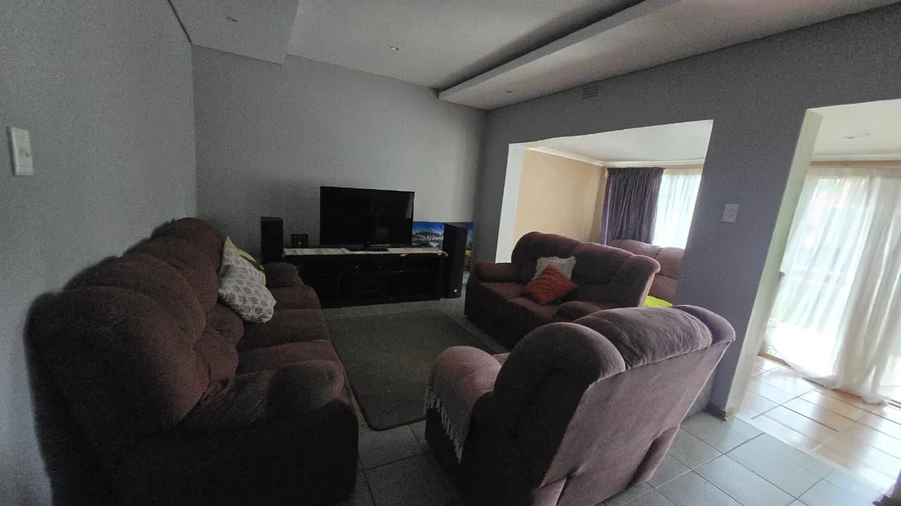 A Peaceful Family Retreat on a Large Stand in Popular Terenure<br/><br/>