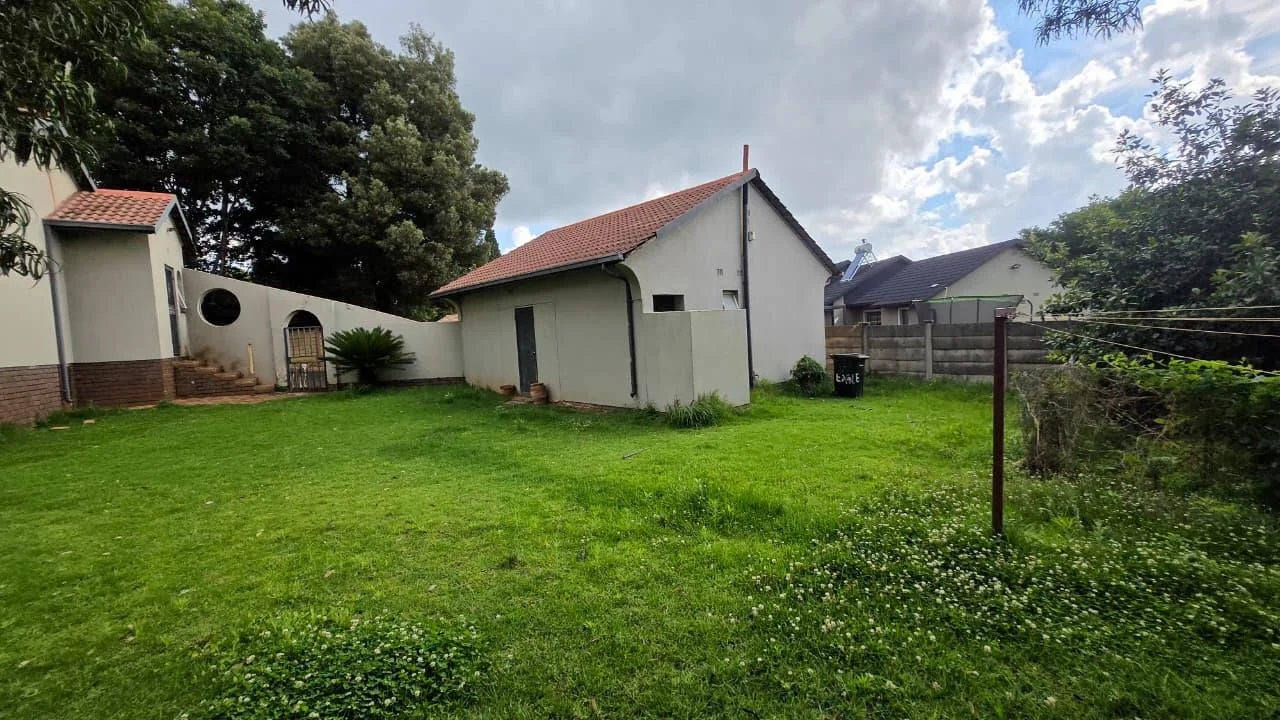 A Peaceful Family Retreat on a Large Stand in Popular Terenure<br/><br/>