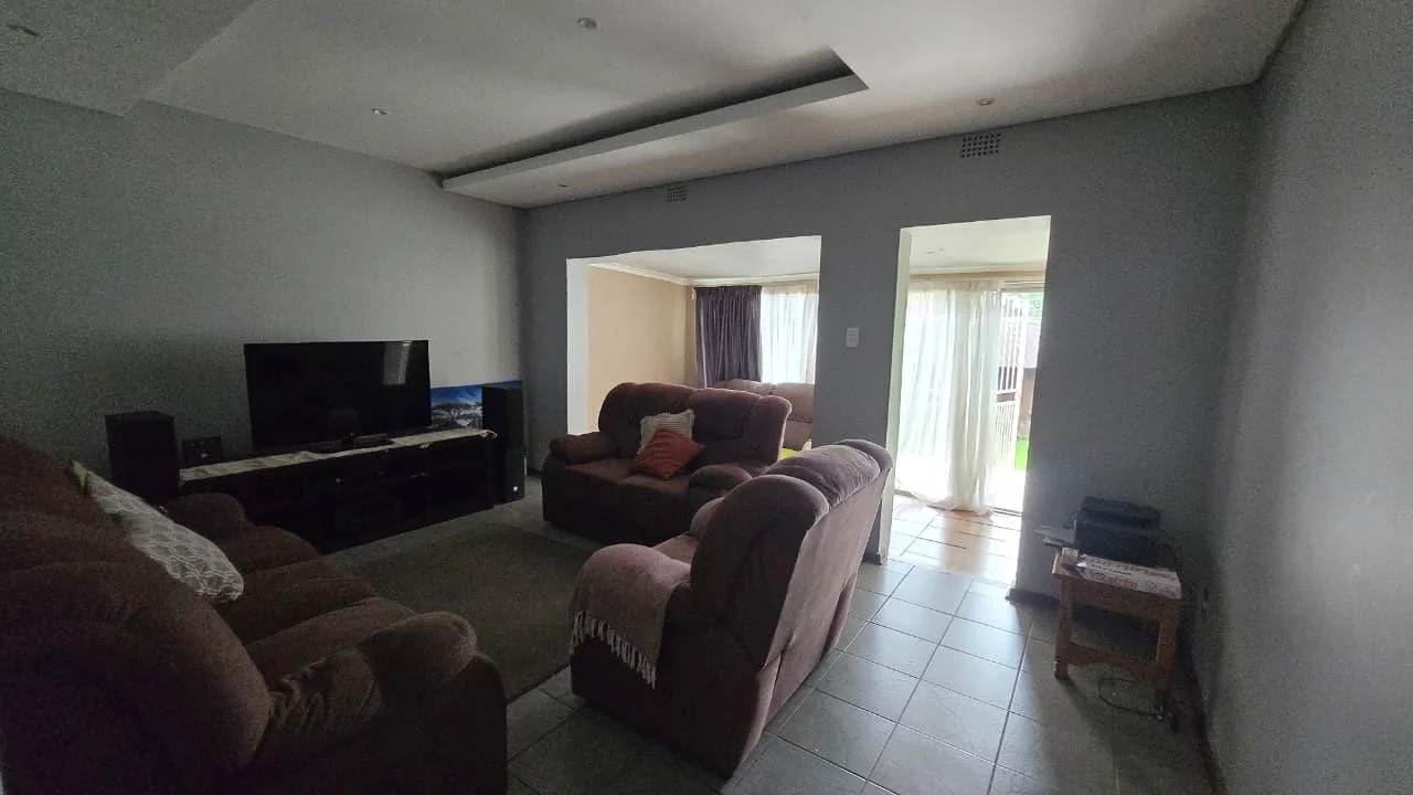 A Peaceful Family Retreat on a Large Stand in Popular Terenure<br/><br/>