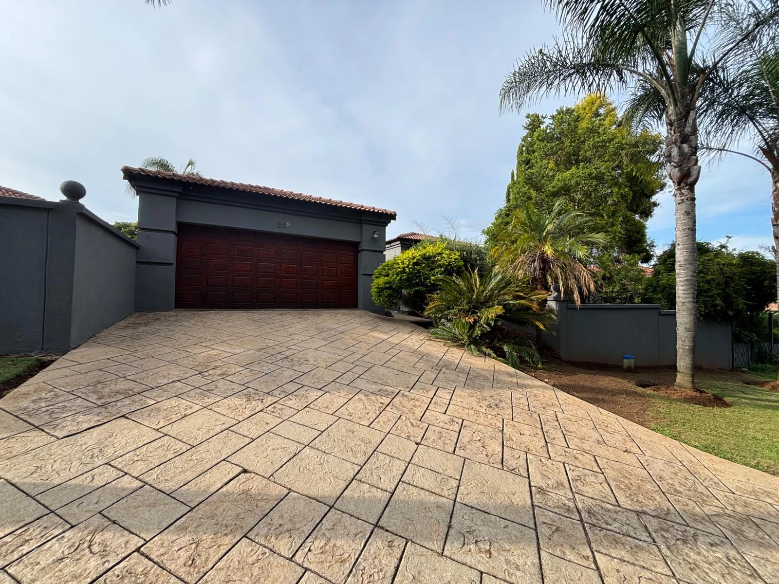 NOT TO BE MISSED .... INSIDE SMALL SECURITY ESTATE.