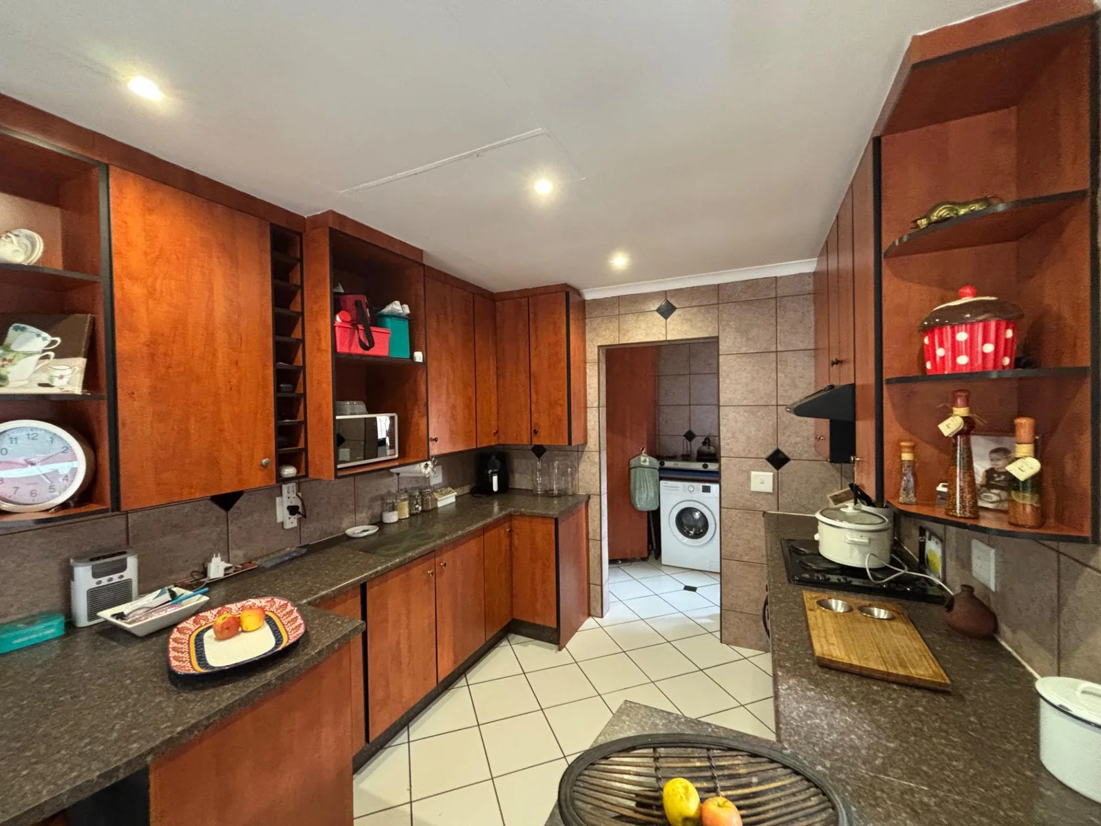 NOT TO BE MISSED .... INSIDE SMALL SECURITY ESTATE.