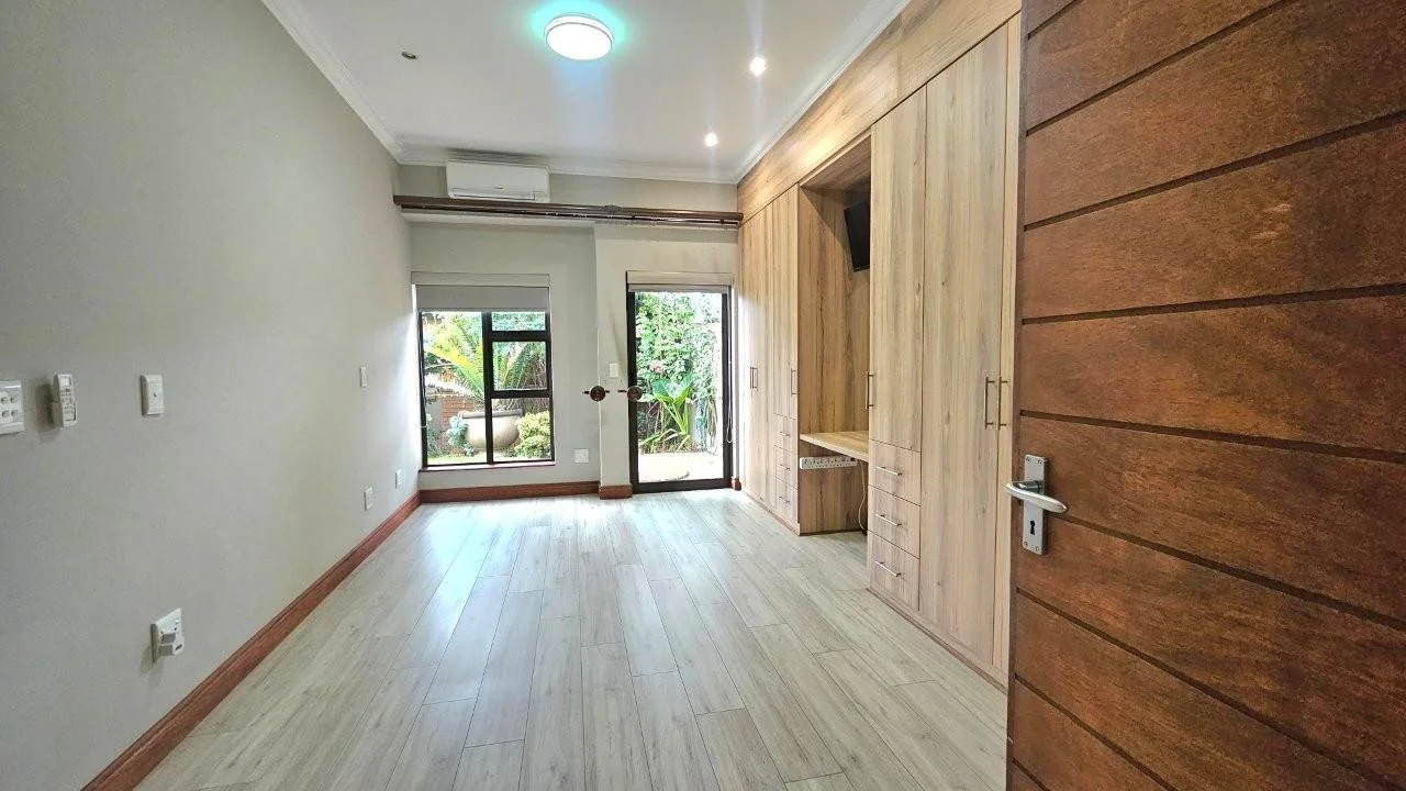 SECTIONAL TITLE 2 BEDROOM UNIT - LOW MAINTENANCE  – GENEROUS IN SIZE – WHEELCHAIR FRIENDLY.