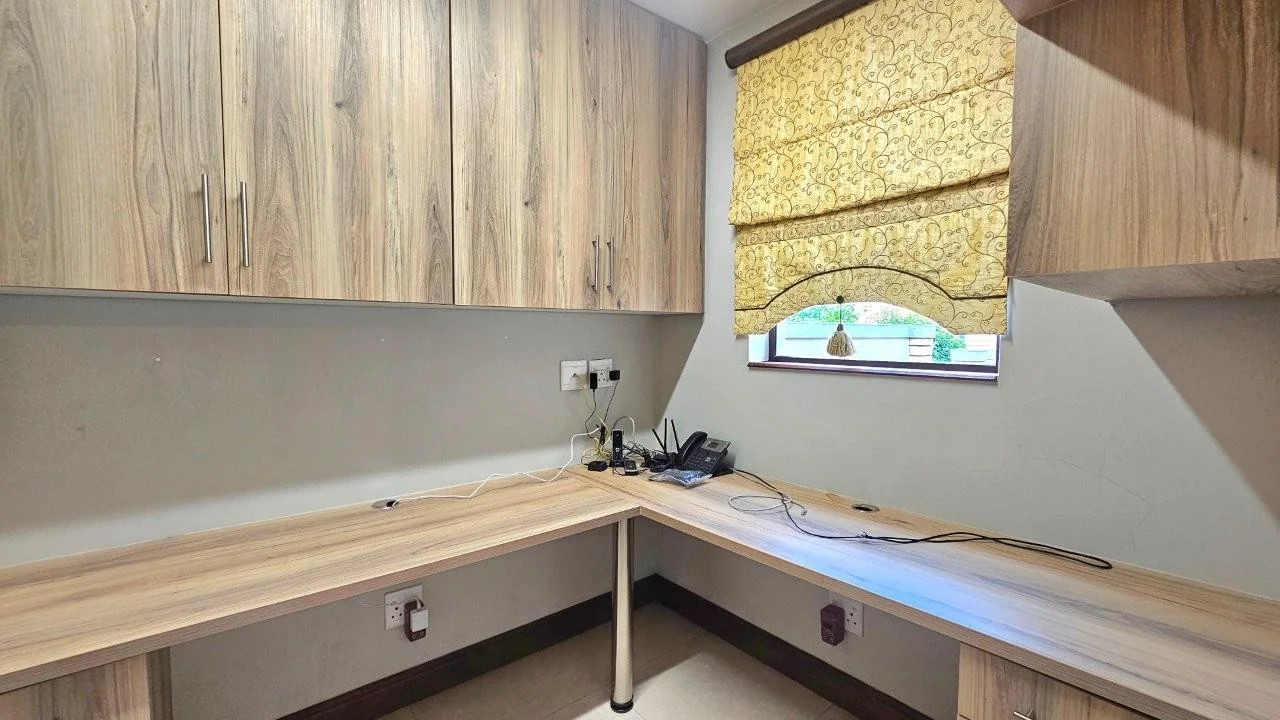 SECTIONAL TITLE 2 BEDROOM UNIT - LOW MAINTENANCE  – GENEROUS IN SIZE – WHEELCHAIR FRIENDLY.