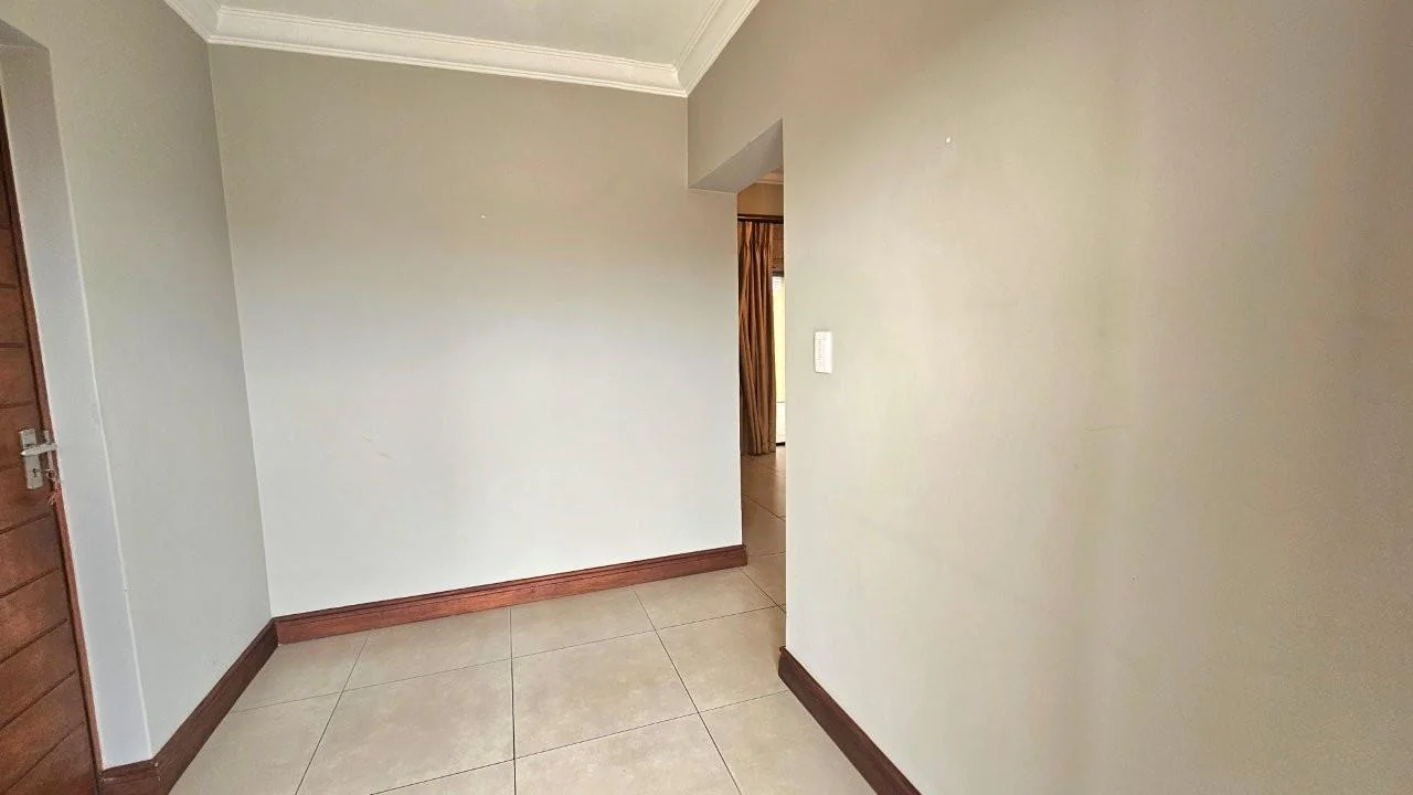 SECTIONAL TITLE 2 BEDROOM UNIT - LOW MAINTENANCE  – GENEROUS IN SIZE – WHEELCHAIR FRIENDLY.