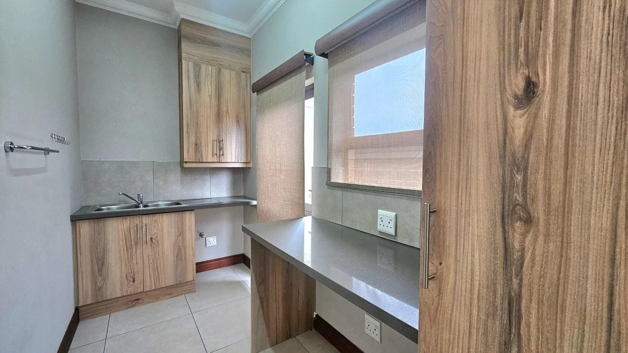 SECTIONAL TITLE 2 BEDROOM UNIT - LOW MAINTENANCE  – GENEROUS IN SIZE – WHEELCHAIR FRIENDLY.