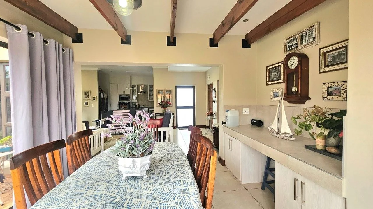 SUNNY   2 BEDROOM SECTIONAL TITLE UNIT  with LANDSCAPED GARDEN – RETIRE@MIDSTREAM X 55