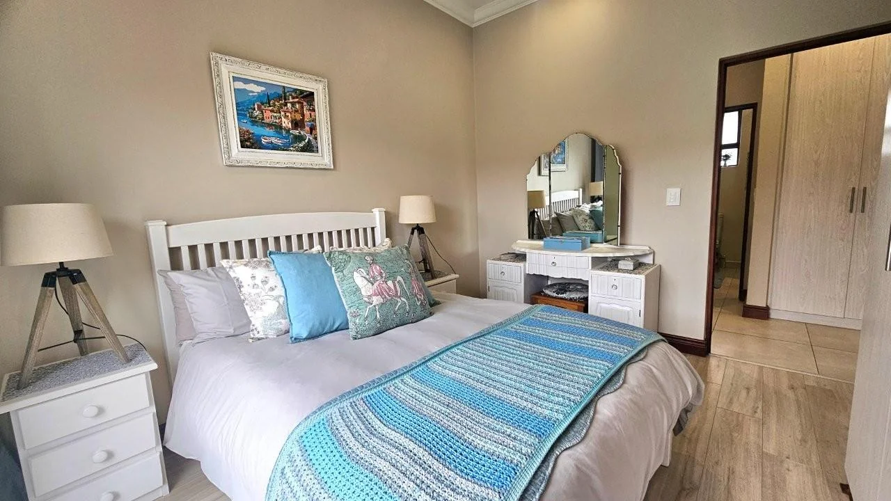 SUNNY   2 BEDROOM SECTIONAL TITLE UNIT  with LANDSCAPED GARDEN – RETIRE@MIDSTREAM X 55