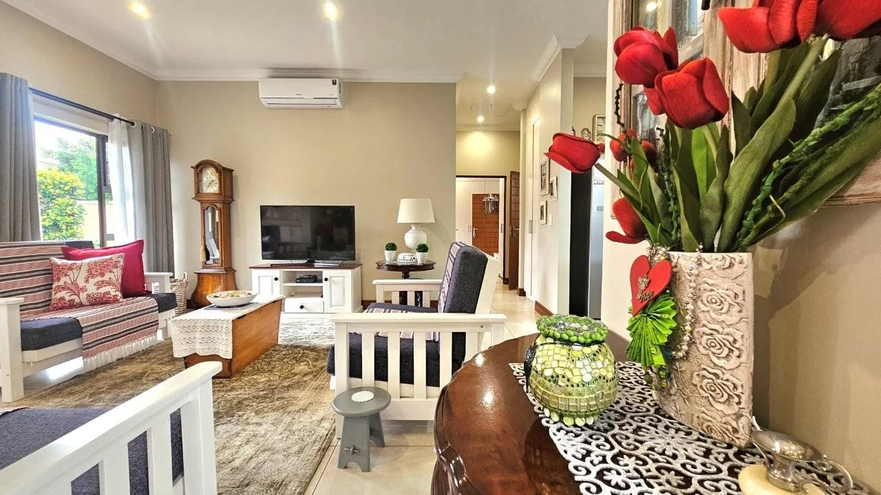 SUNNY   2 BEDROOM SECTIONAL TITLE UNIT  with LANDSCAPED GARDEN – RETIRE@MIDSTREAM X 55