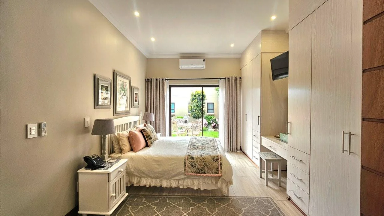 SUNNY   2 BEDROOM SECTIONAL TITLE UNIT  with LANDSCAPED GARDEN – RETIRE@MIDSTREAM X 55