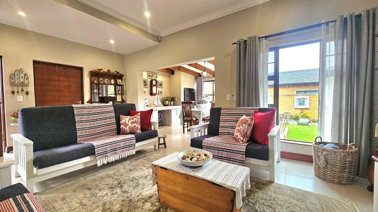 SUNNY   2 BEDROOM SECTIONAL TITLE UNIT  with LANDSCAPED GARDEN – RETIRE@MIDSTREAM X 55