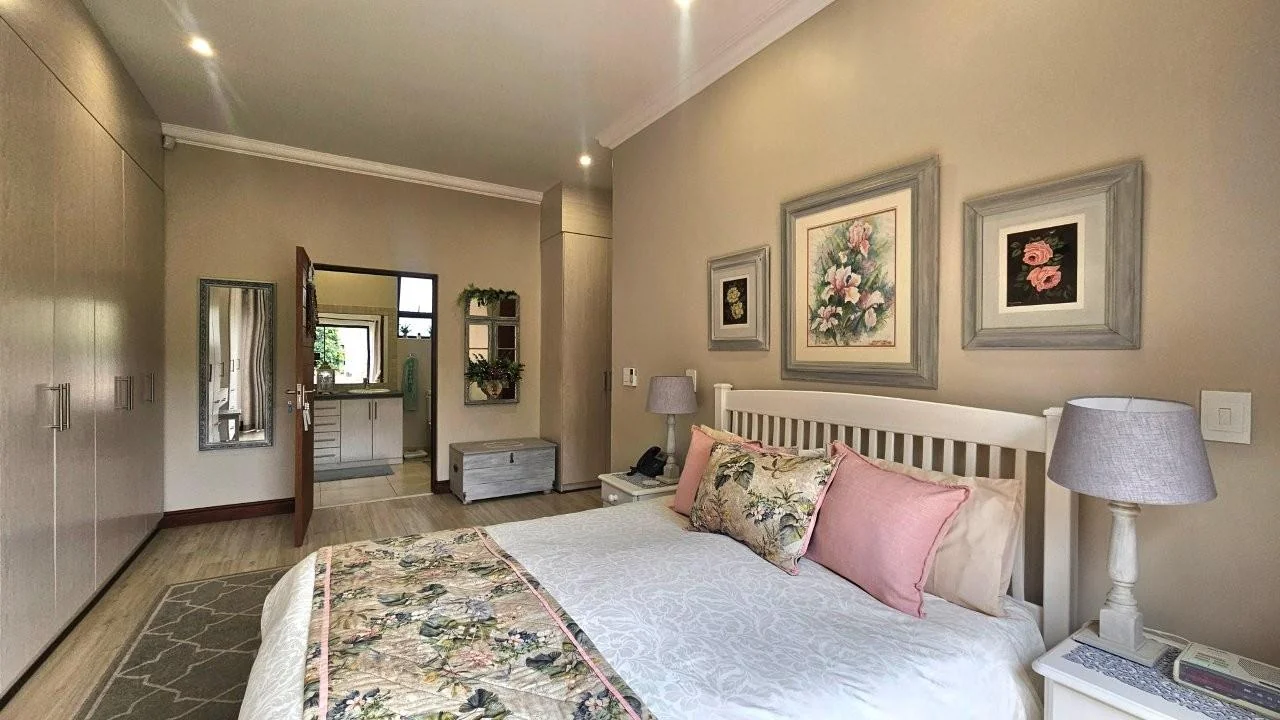 SUNNY   2 BEDROOM SECTIONAL TITLE UNIT  with LANDSCAPED GARDEN – RETIRE@MIDSTREAM X 55