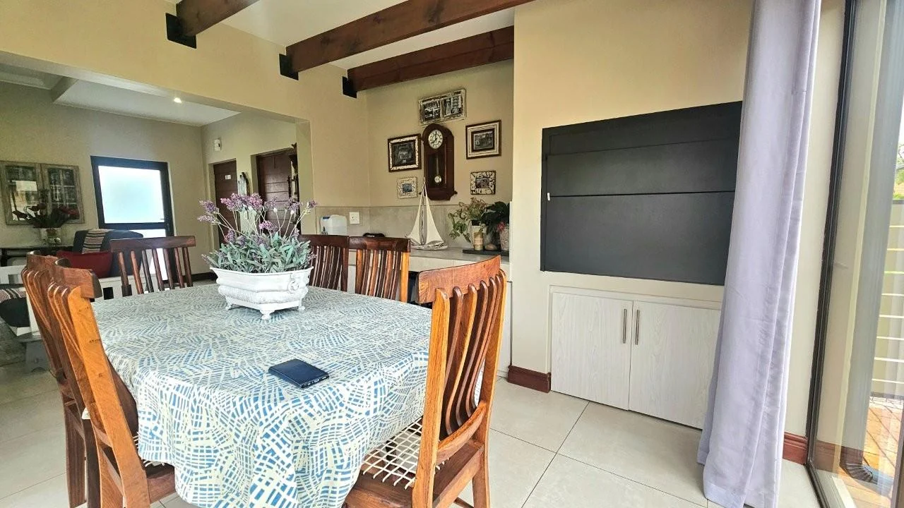 SUNNY   2 BEDROOM SECTIONAL TITLE UNIT  with LANDSCAPED GARDEN – RETIRE@MIDSTREAM X 55