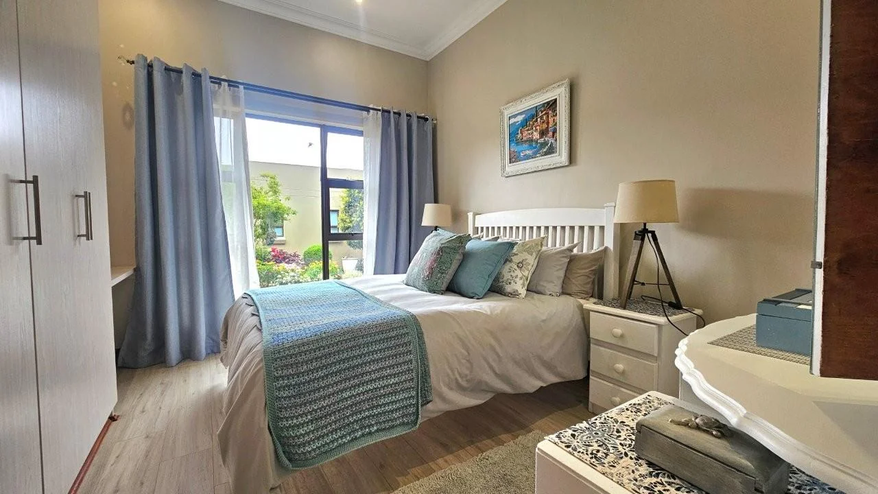 SUNNY   2 BEDROOM SECTIONAL TITLE UNIT  with LANDSCAPED GARDEN – RETIRE@MIDSTREAM X 55