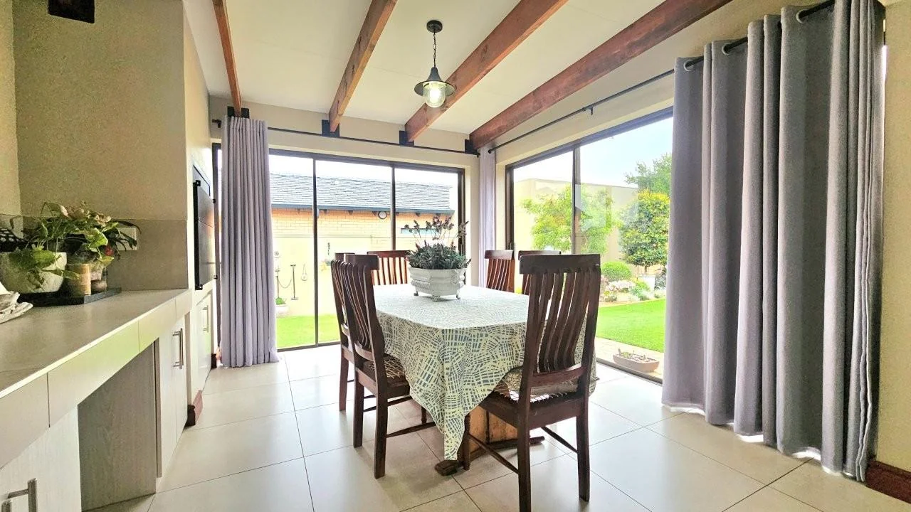 SUNNY   2 BEDROOM SECTIONAL TITLE UNIT  with LANDSCAPED GARDEN – RETIRE@MIDSTREAM X 55