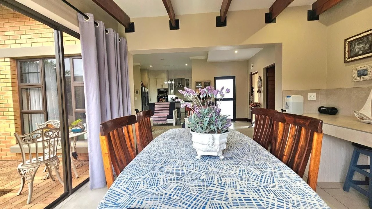 SUNNY   2 BEDROOM SECTIONAL TITLE UNIT  with LANDSCAPED GARDEN – RETIRE@MIDSTREAM X 55