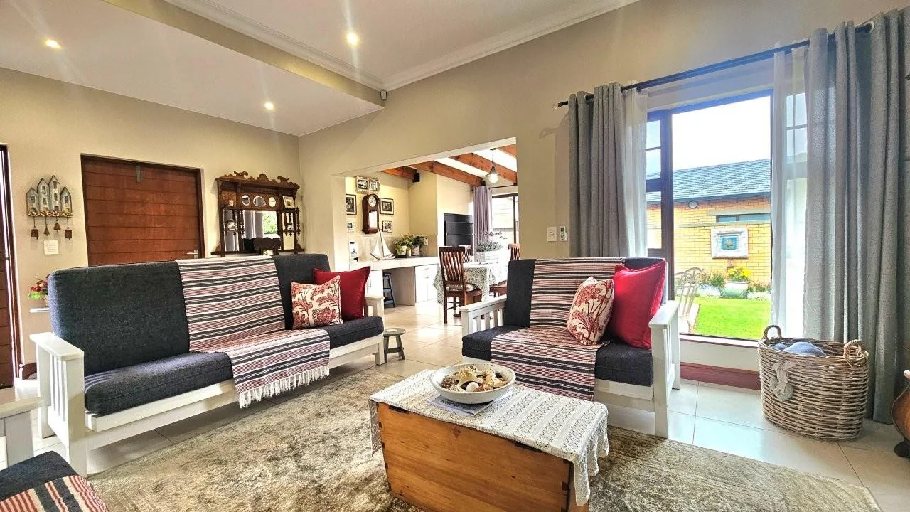 SUNNY   2 BEDROOM SECTIONAL TITLE UNIT  with LANDSCAPED GARDEN – RETIRE@MIDSTREAM X 55