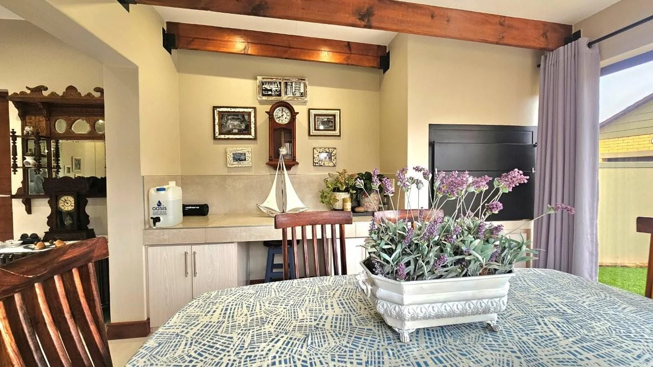 SUNNY   2 BEDROOM SECTIONAL TITLE UNIT  with LANDSCAPED GARDEN – RETIRE@MIDSTREAM X 55