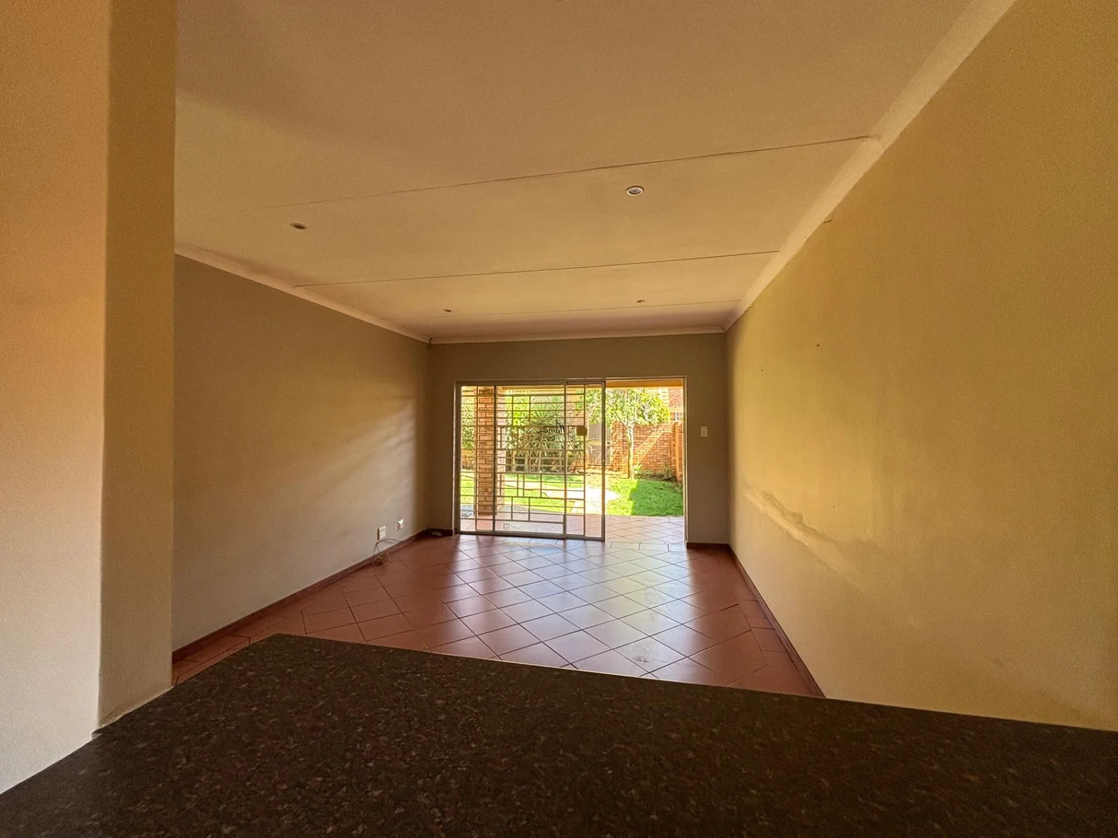 NEW LISTING ..... SIMPLEX INSIDE STUNNING COMPLEX!