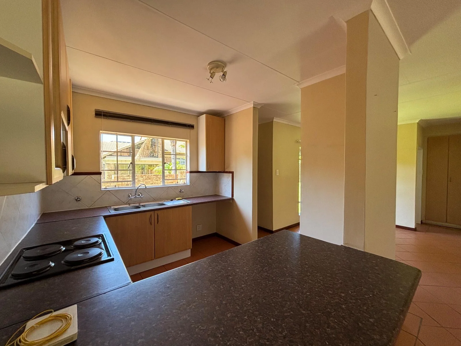 NEW LISTING ..... SIMPLEX INSIDE STUNNING COMPLEX!