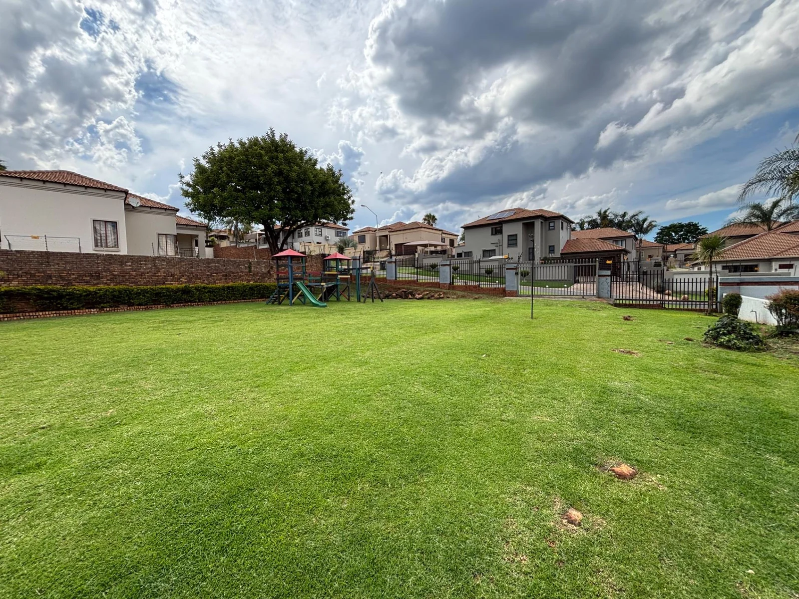 DUPLEX IN A SMALL SECURITY COMPLEX