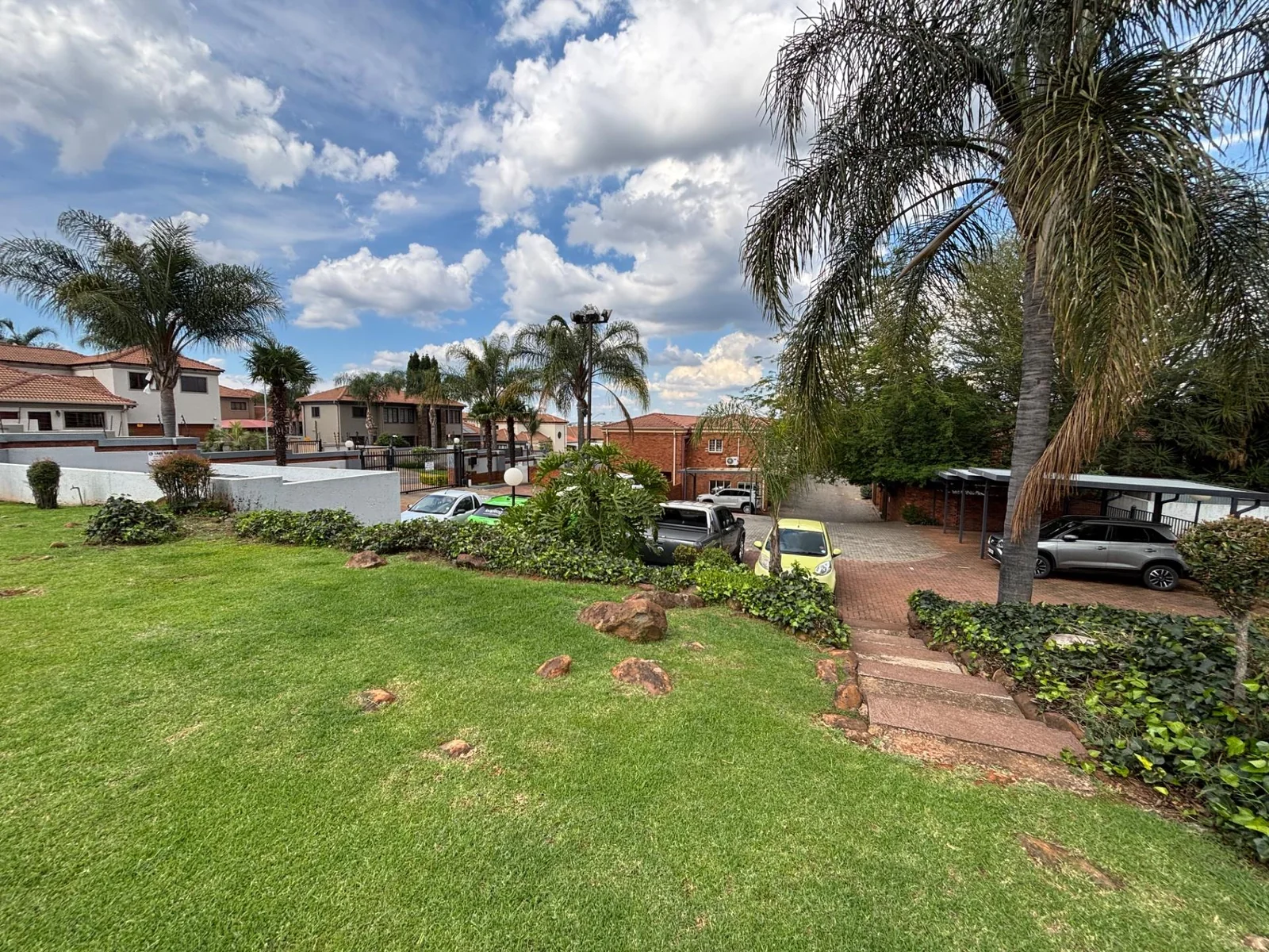 DUPLEX IN A SMALL SECURITY COMPLEX