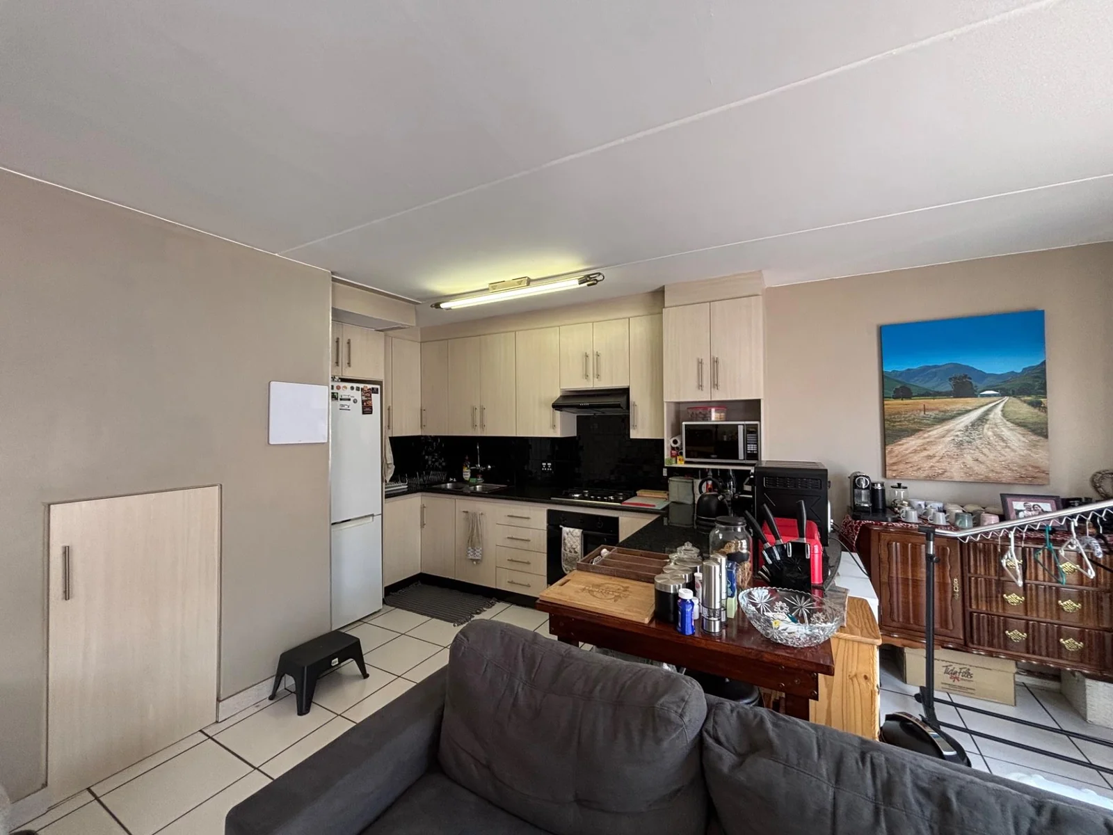 DUPLEX IN A SMALL SECURITY COMPLEX