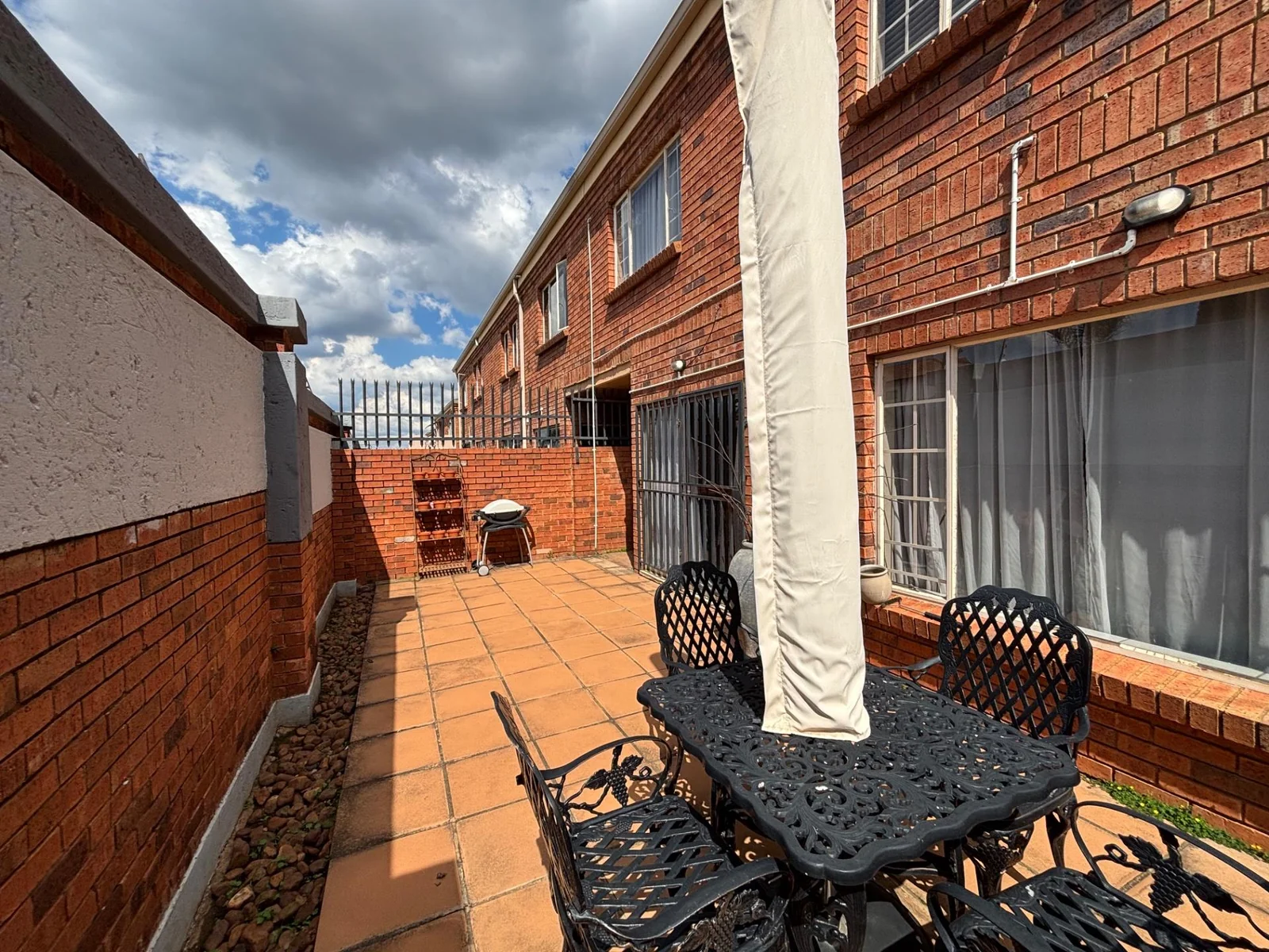 DUPLEX IN A SMALL SECURITY COMPLEX