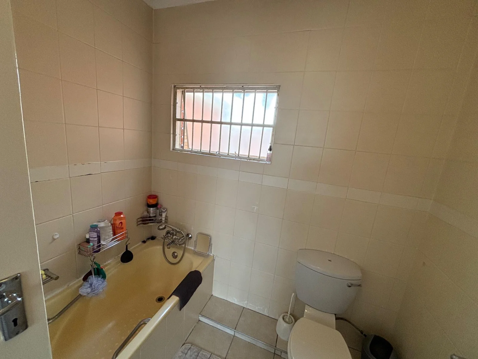 DUPLEX IN A SMALL SECURITY COMPLEX