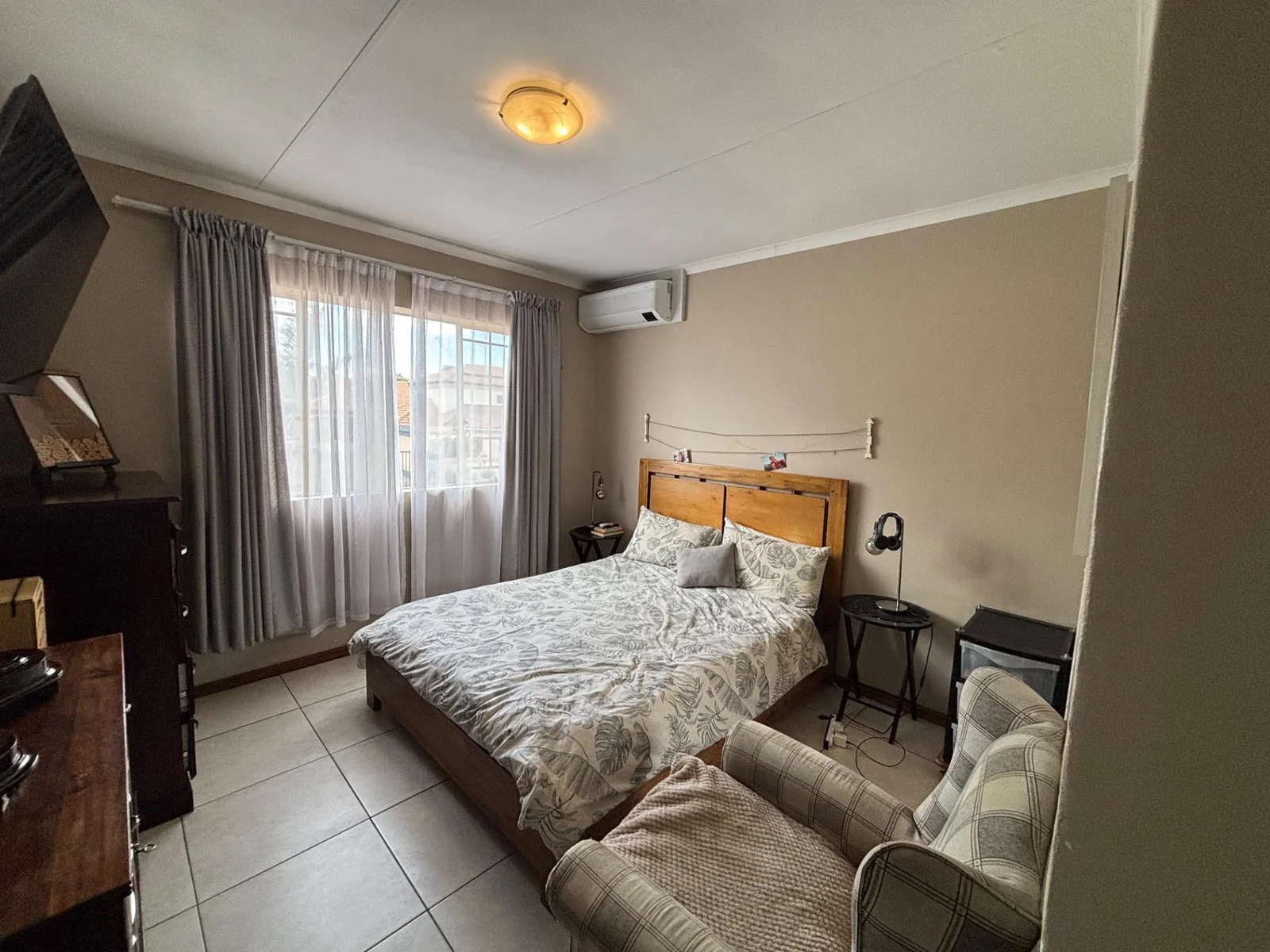 DUPLEX IN A SMALL SECURITY COMPLEX