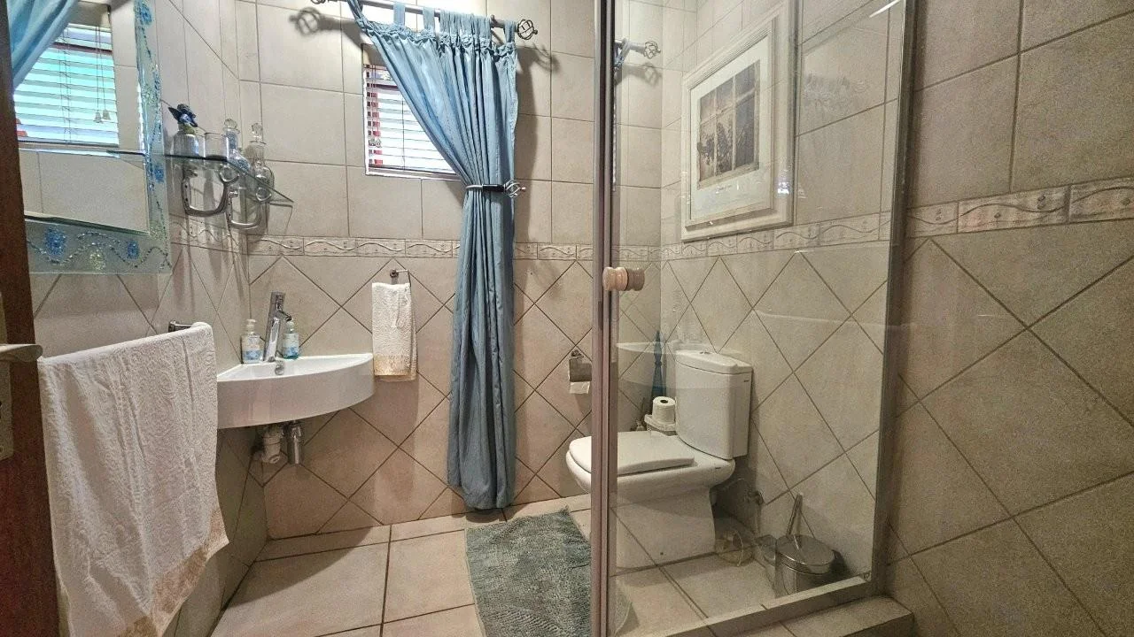 GENEROUS FAMILY HOME WITH FLATLET IN THE HEART OF MIDSTREAM ESTATE.