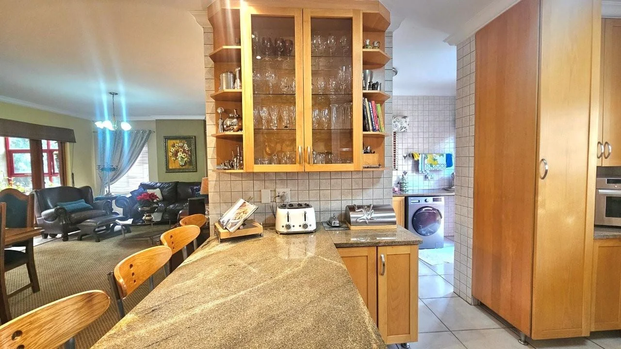 GENEROUS FAMILY HOME WITH FLATLET IN THE HEART OF MIDSTREAM ESTATE.